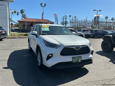 2023 Toyota Highlander XLE   - Photo 2 - Long Beach, CA 90806