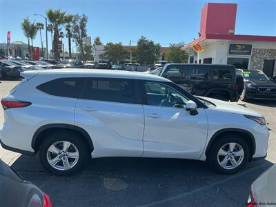 2023 Toyota Highlander XLE   - Photo 2 - Long Beach, CA 90806