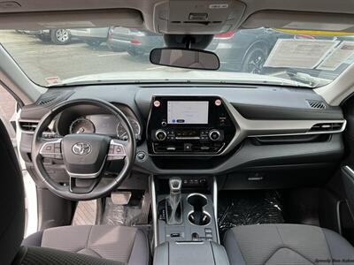 2023 Toyota Highlander XLE   - Photo 10 - Long Beach, CA 90806