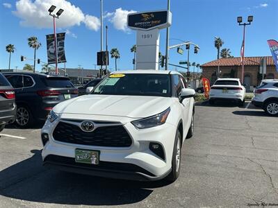 2023 Toyota Highlander XLE   - Photo 8 - Long Beach, CA 90806