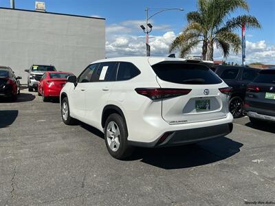2023 Toyota Highlander XLE   - Photo 7 - Long Beach, CA 90806