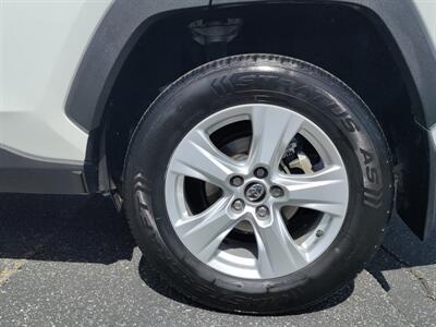 2021 Toyota RAV4 XLE   - Photo 12 - Long Beach, CA 90806