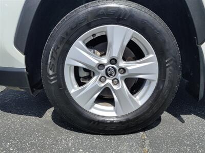 2021 Toyota RAV4 XLE   - Photo 11 - Long Beach, CA 90806