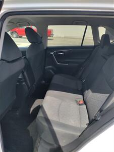 2021 Toyota RAV4 XLE   - Photo 6 - Long Beach, CA 90806