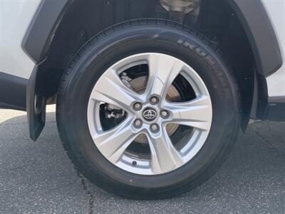 2021 Toyota RAV4 XLE   - Photo 13 - Long Beach, CA 90806