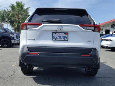 2021 Toyota RAV4 XLE   - Photo 2 - Long Beach, CA 90806