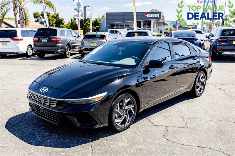 2025 Hyundai ELANTRA Essential  