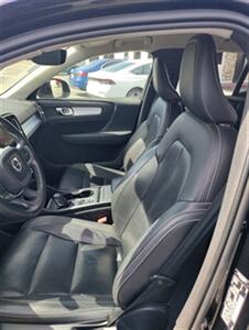 2021 Volvo XC40 T5 Momentum   - Photo 10 - Long Beach, CA 90806