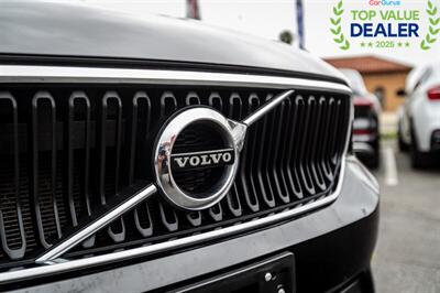 2021 Volvo XC40 T5 Momentum   - Photo 12 - Long Beach, CA 90806