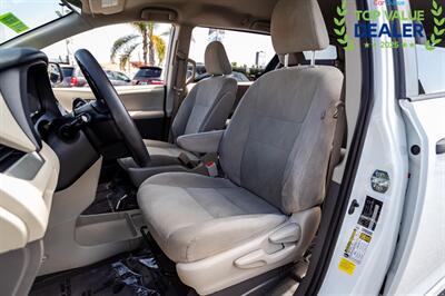 2020 Toyota Sienna L 7-Passenger   - Photo 15 - Long Beach, CA 90806