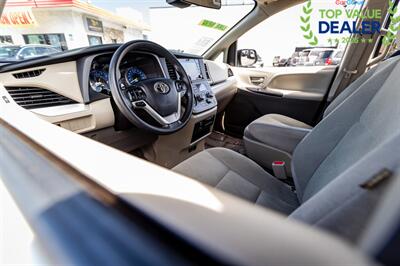 2020 Toyota Sienna L 7-Passenger   - Photo 14 - Long Beach, CA 90806