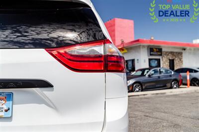 2020 Toyota Sienna L 7-Passenger   - Photo 6 - Long Beach, CA 90806