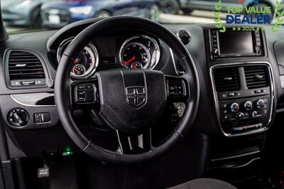 2020 Dodge Grand Caravan SXT   - Photo 17 - Long Beach, CA 90806