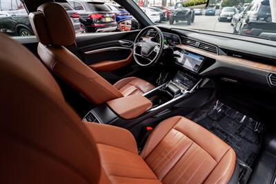 2022 Audi e-tron quattro Premium Plus - Photo 27 - Long Beach, CA 90806