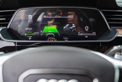 2022 Audi e-tron quattro Premium Plus - Photo 17 - Long Beach, CA 90806