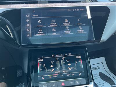2022 Audi e-tron quattro Premium Plus  + - Photo 12 - Long Beach, CA 90806