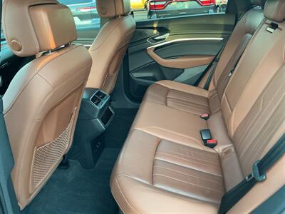 2022 Audi e-tron quattro Premium Plus  + - Photo 18 - Long Beach, CA 90806