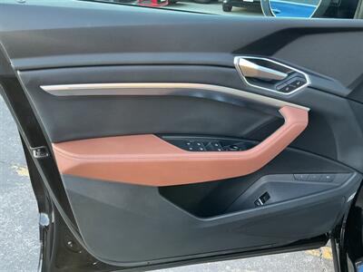 2022 Audi e-tron quattro Premium Plus  + - Photo 14 - Long Beach, CA 90806
