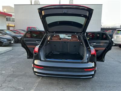2022 Audi e-tron quattro Premium Plus  + - Photo 5 - Long Beach, CA 90806