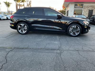 2022 Audi e-tron quattro Premium Plus  + - Photo 2 - Long Beach, CA 90806