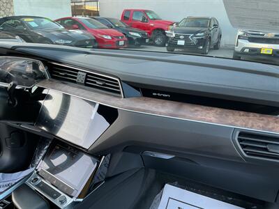 2022 Audi e-tron quattro Premium Plus  + - Photo 6 - Long Beach, CA 90806