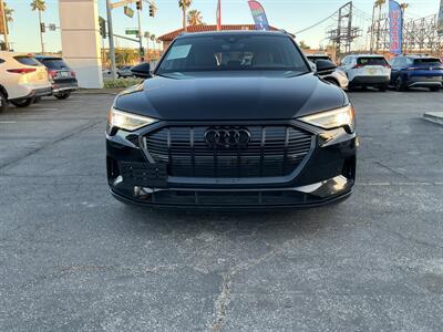 2022 Audi e-tron quattro Premium Plus  + - Photo 4 - Long Beach, CA 90806