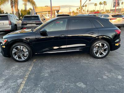 2022 Audi e-tron quattro Premium Plus  + - Photo 3 - Long Beach, CA 90806
