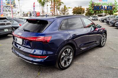 2021 Audi e-tron quattro Progressiv   - Photo 8 - Long Beach, CA 90806