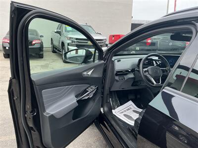 2023 Volkswagen ID.4 Pro S   - Photo 14 - Long Beach, CA 90806