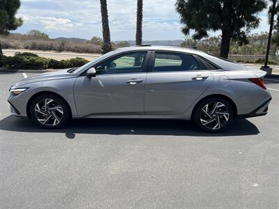 2025 Hyundai ELANTRA Hybrid Limited   - Photo 2 - San Diego, CA 92126