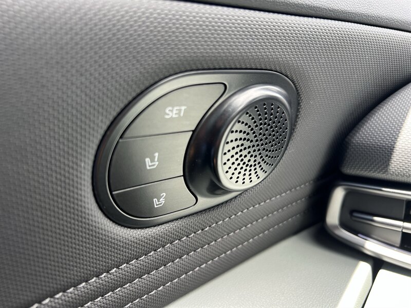 2025 Hyundai Elantra Limited - Photo 21