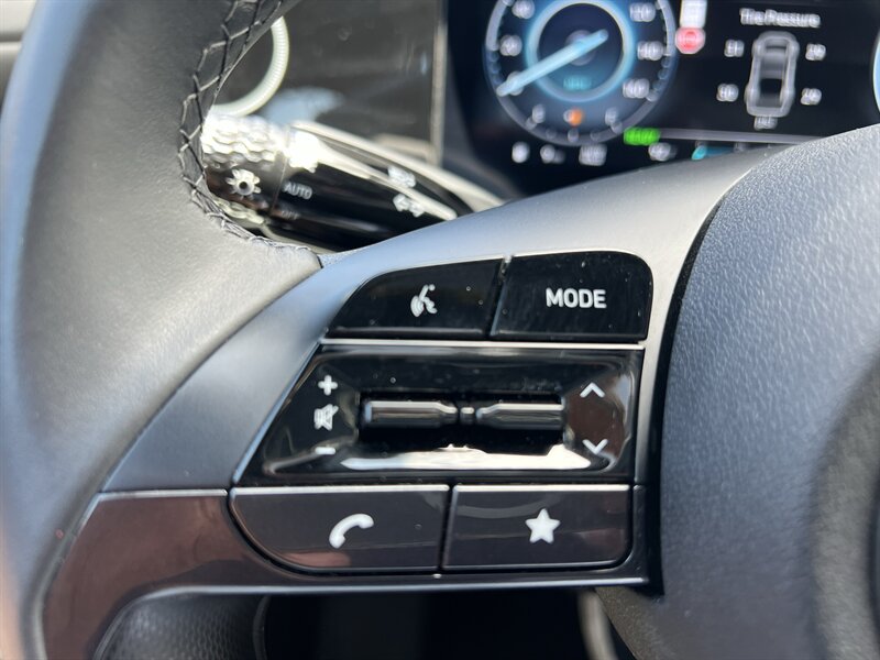 2025 Hyundai Elantra Limited - Photo 19