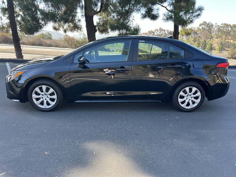 2026 Toyota Corolla LE - Photo 2