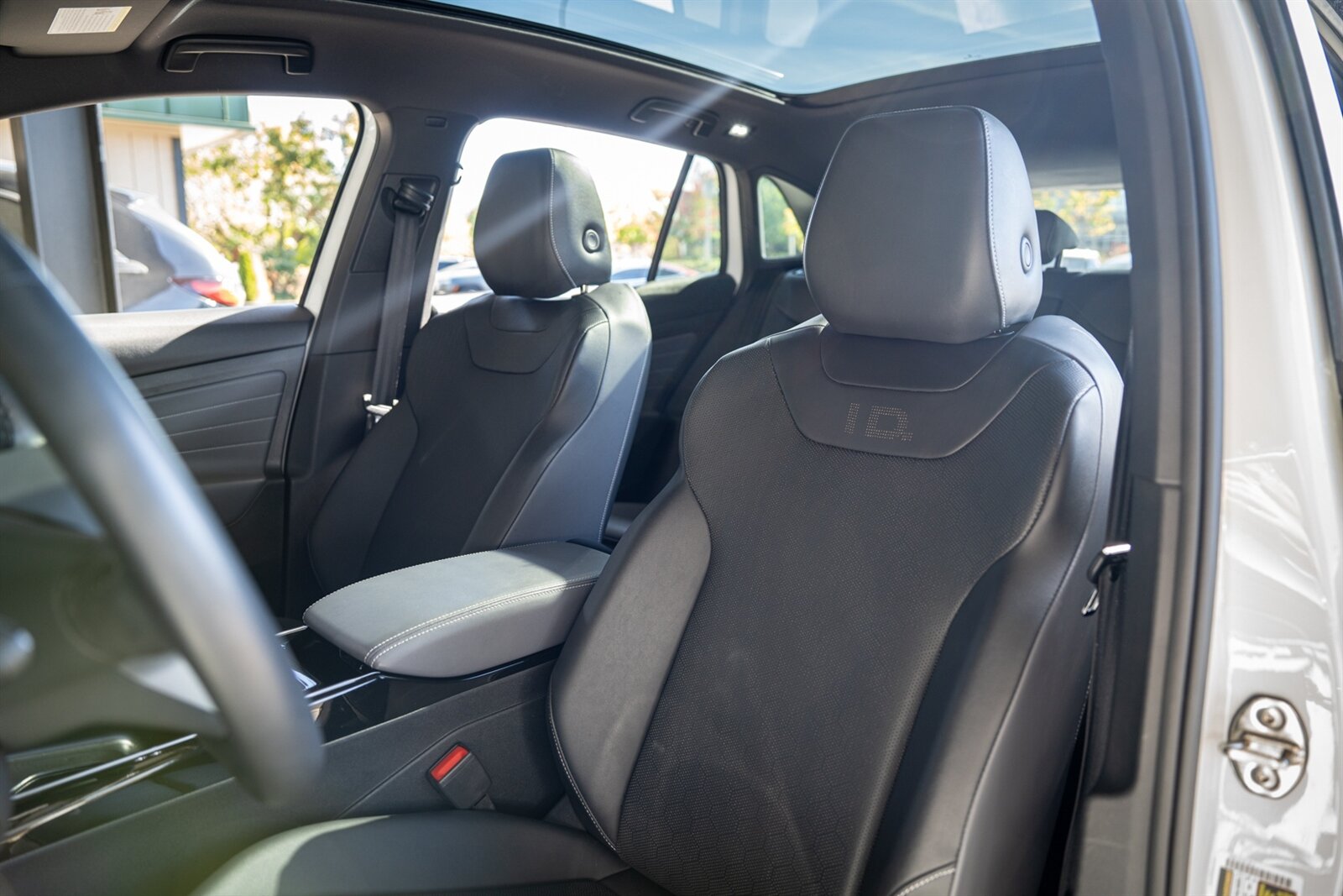 2023 Volkswagen ID.4 Pro S   - Photo 25 - Renton, WA 98057