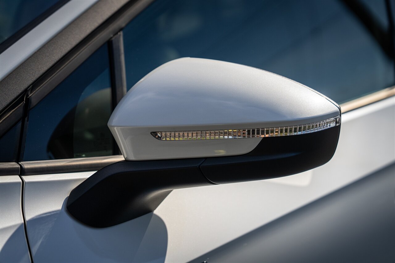 2023 Volkswagen ID.4 Pro S   - Photo 6 - Renton, WA 98057