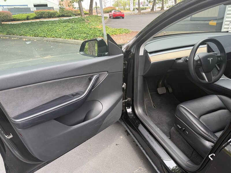 2021 Tesla Model Y Long Range   - Photo 8 - Renton, WA 98057