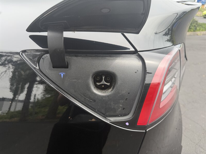 2021 Tesla Model Y Long Range   - Photo 24 - Renton, WA 98057