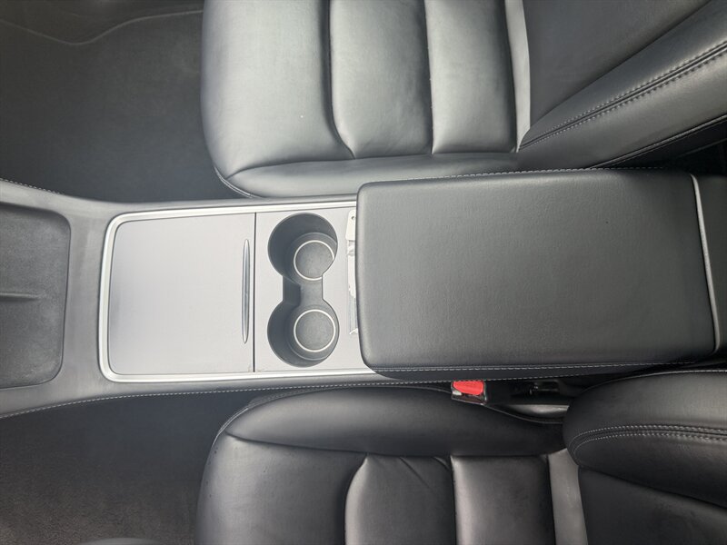 2021 Tesla Model Y Long Range   - Photo 13 - Renton, WA 98057