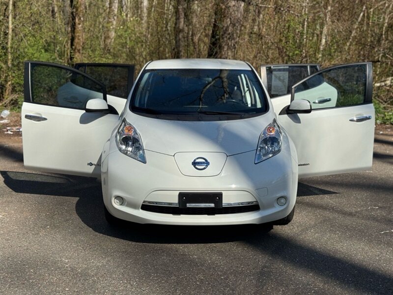 2017 Nissan Leaf SV   - Photo 2 - Renton, WA 98057