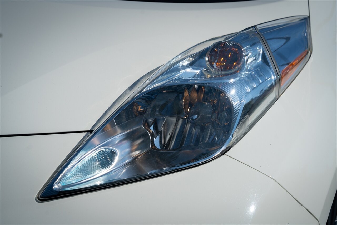 2017 Nissan Leaf SV   - Photo 4 - Renton, WA 98057