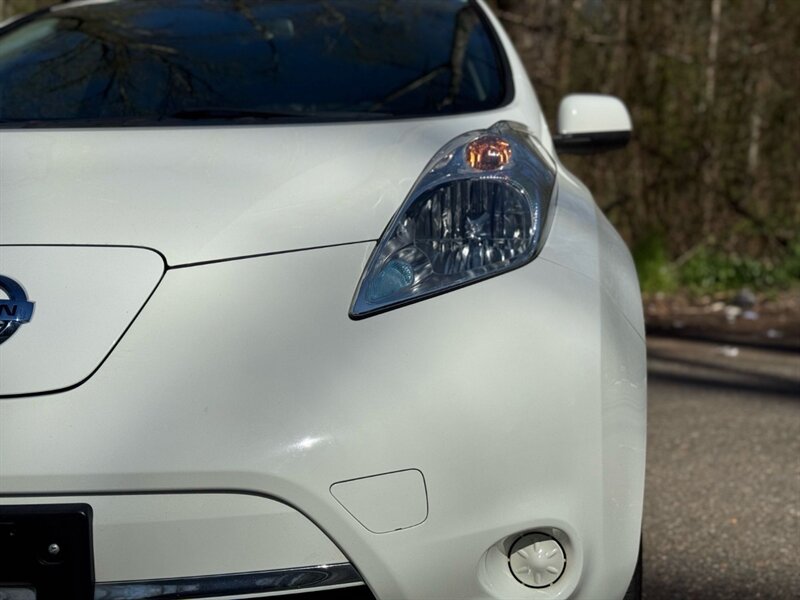 2017 Nissan Leaf SV   - Photo 4 - Renton, WA 98057