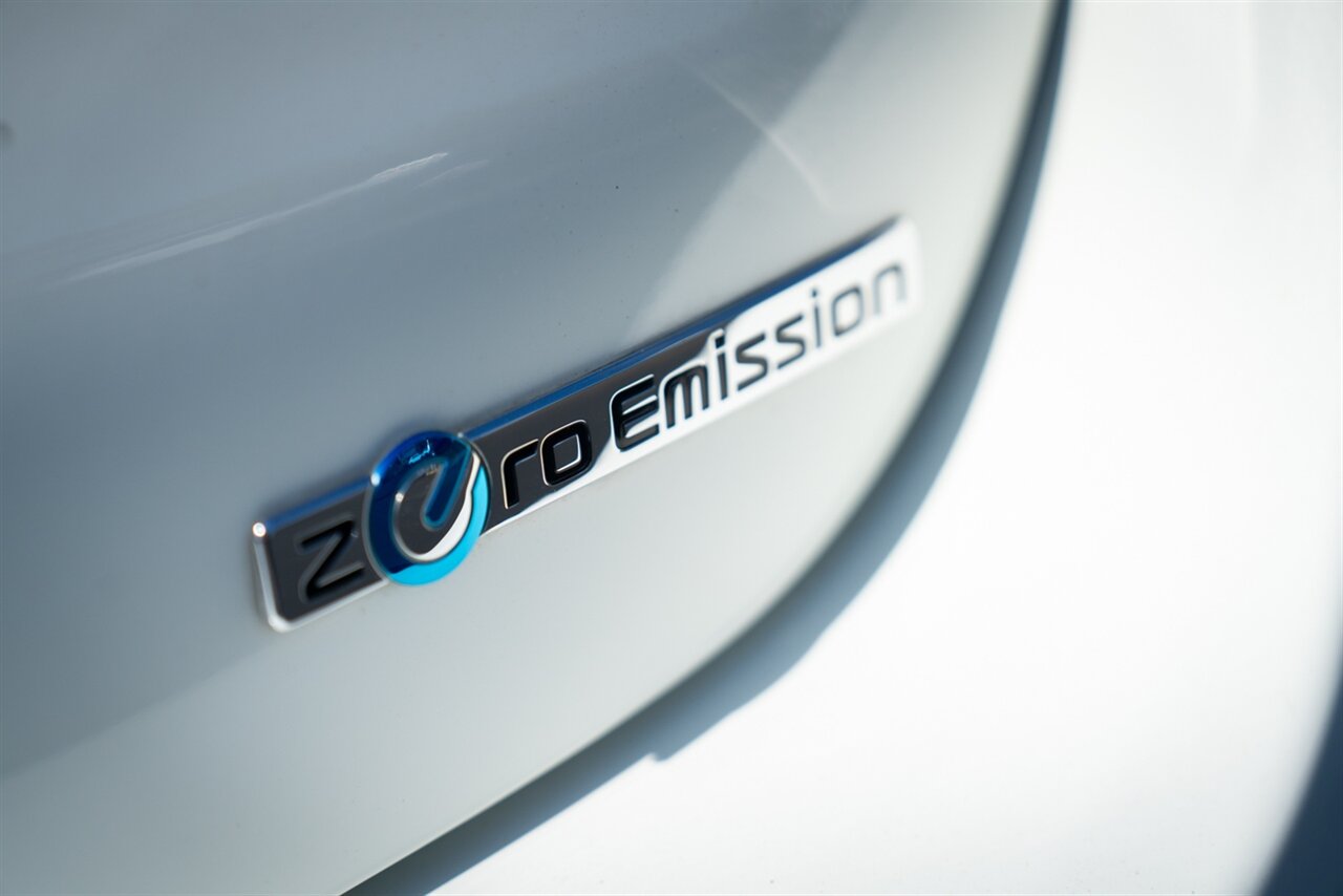 2017 Nissan Leaf SV   - Photo 14 - Renton, WA 98057