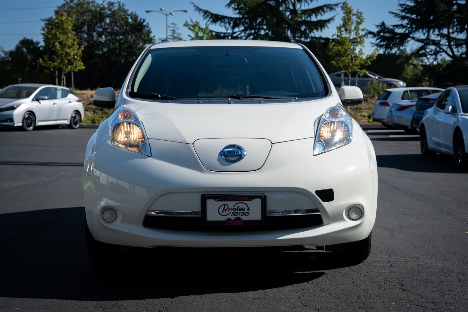 2017 Nissan Leaf SV   - Photo 2 - Renton, WA 98057
