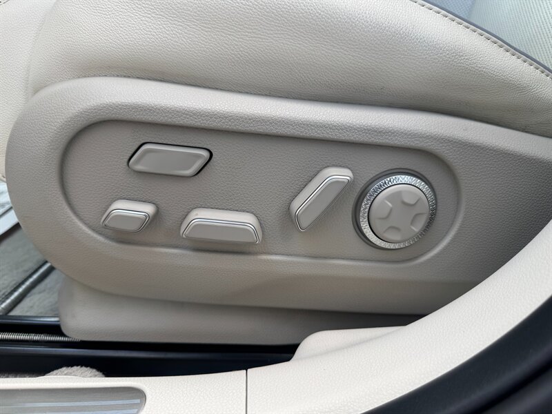 2023 Genesis GV60 Advanced   - Photo 6 - Renton, WA 98057