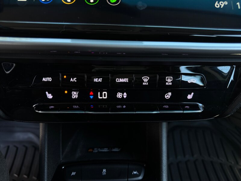 2022 Chevrolet Bolt EV 2LT   - Photo 17 - Renton, WA 98057
