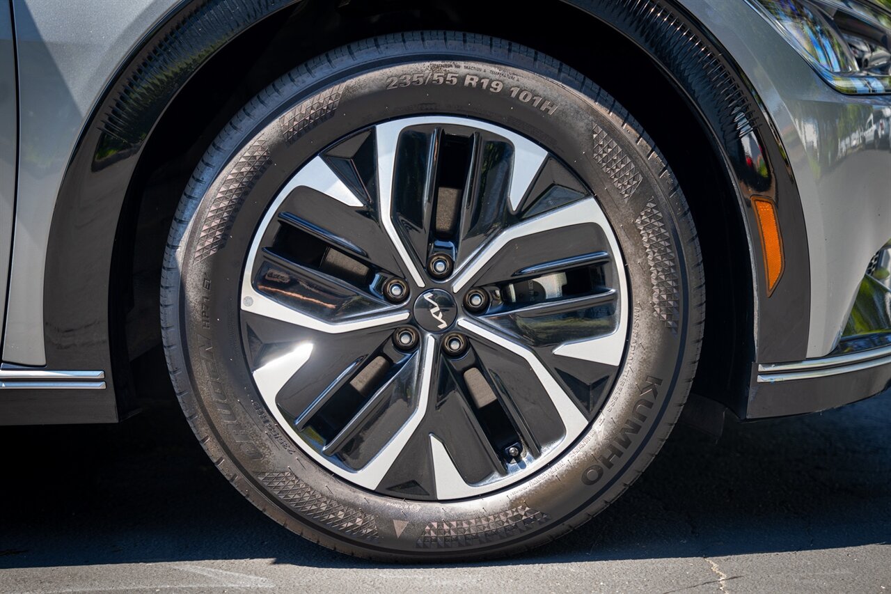 2024 Kia EV6 Wind   - Photo 16 - Renton, WA 98057