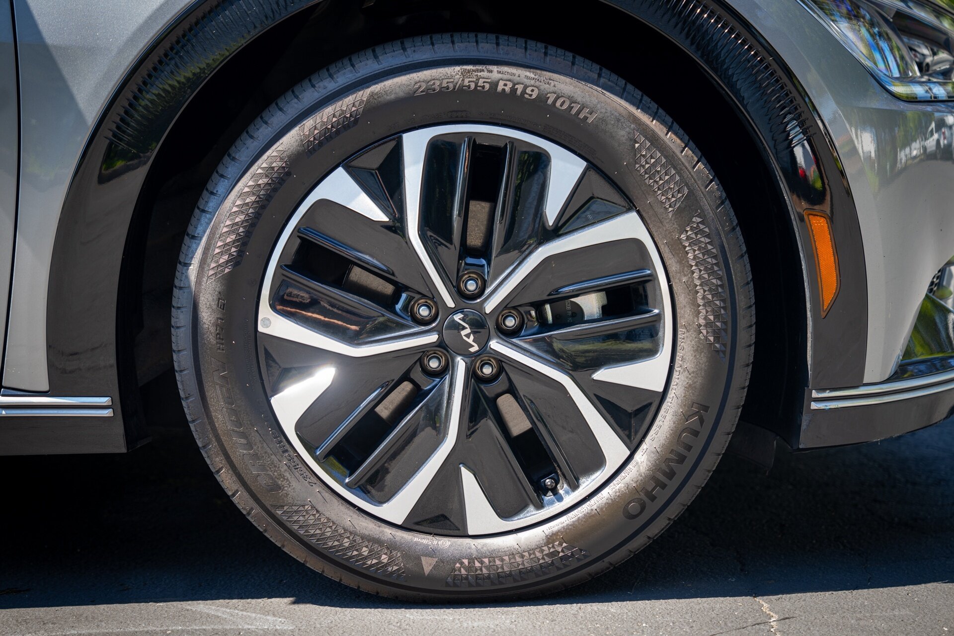 2024 Kia EV6 Wind   - Photo 16 - Renton, WA 98057