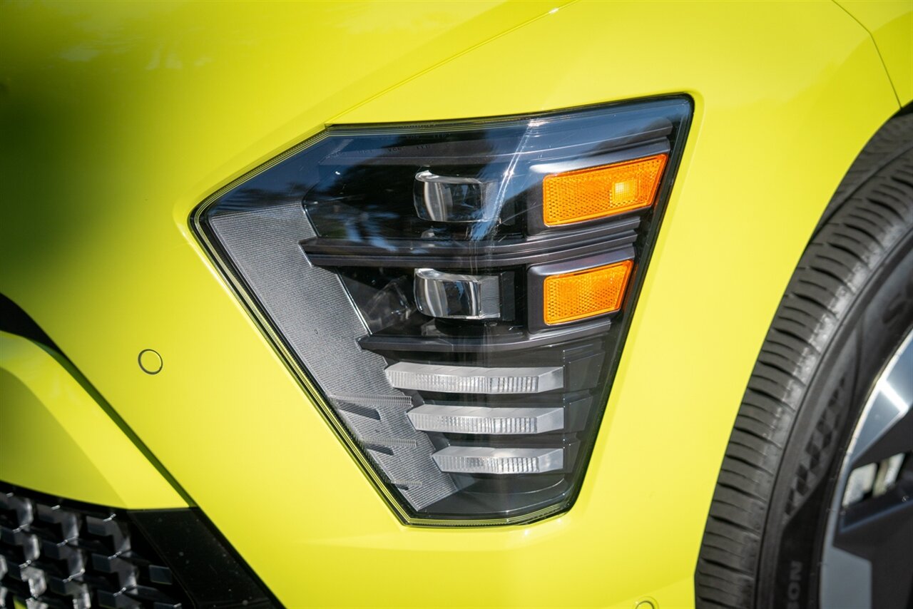 2024 Hyundai KONA Electric Limited   - Photo 4 - Renton, WA 98057