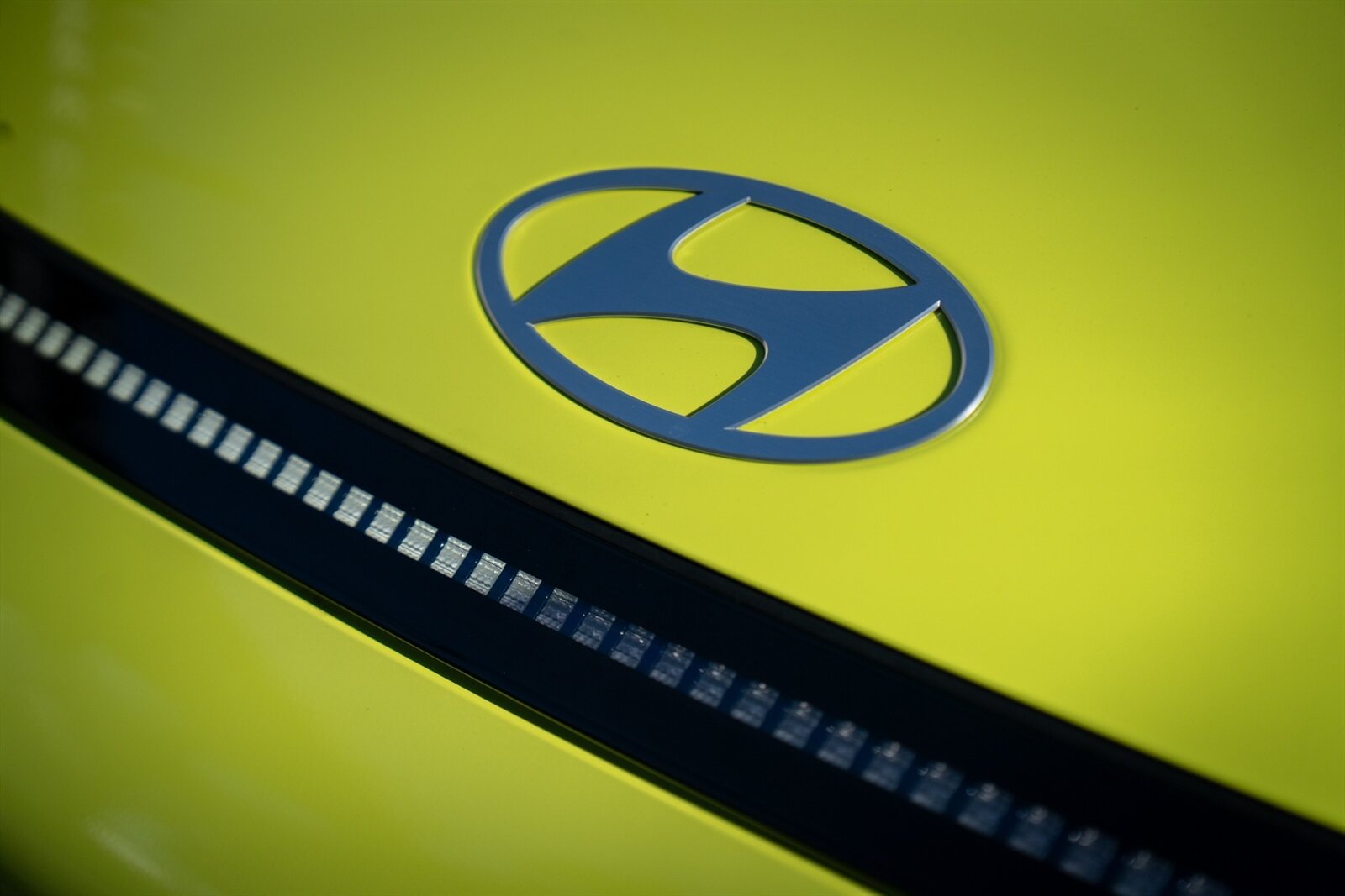 2024 Hyundai KONA Electric Limited   - Photo 3 - Renton, WA 98057