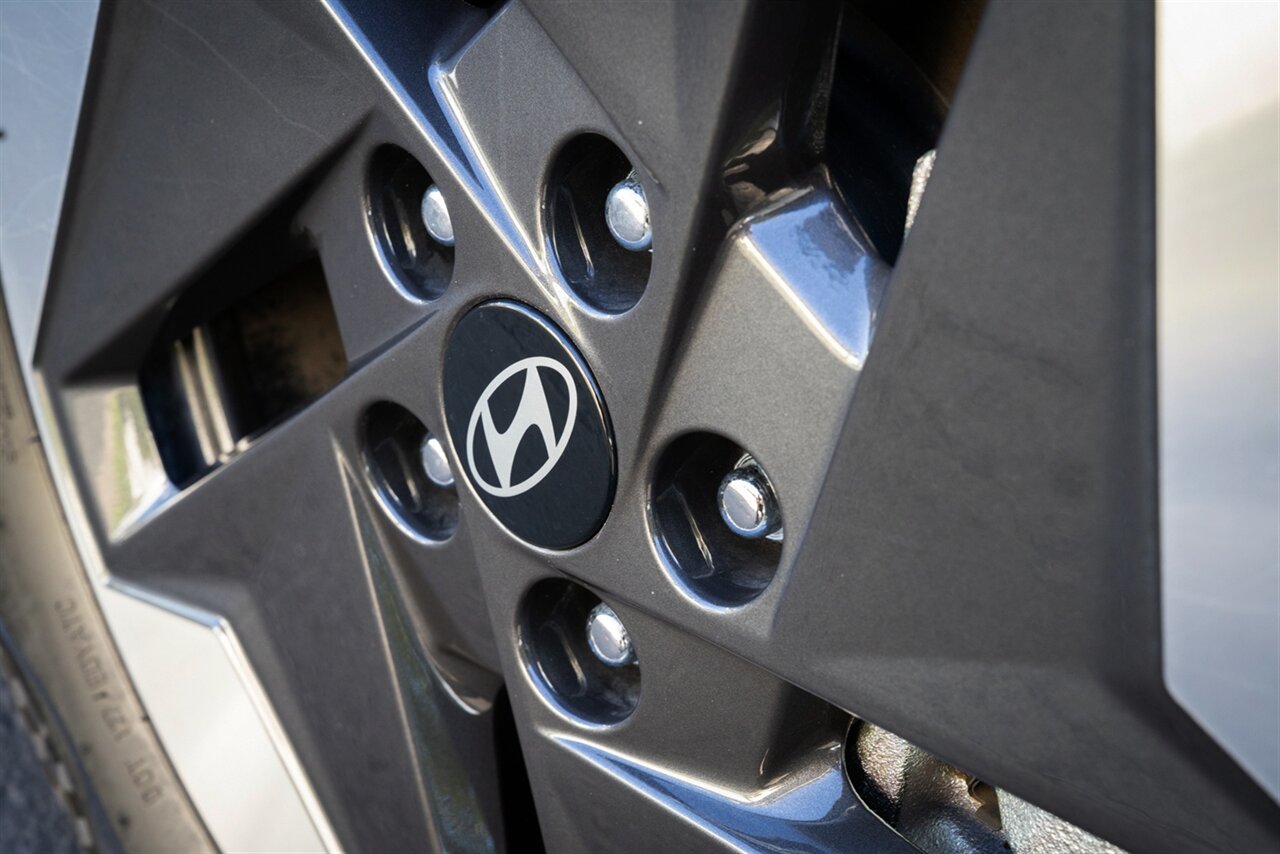 2024 Hyundai KONA Electric Limited   - Photo 13 - Renton, WA 98057